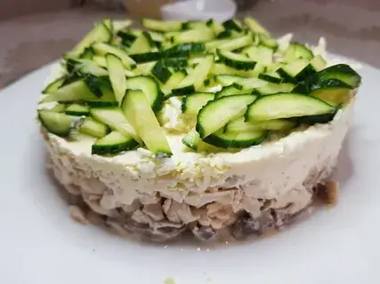 Салат с курицей огурцом черносливом